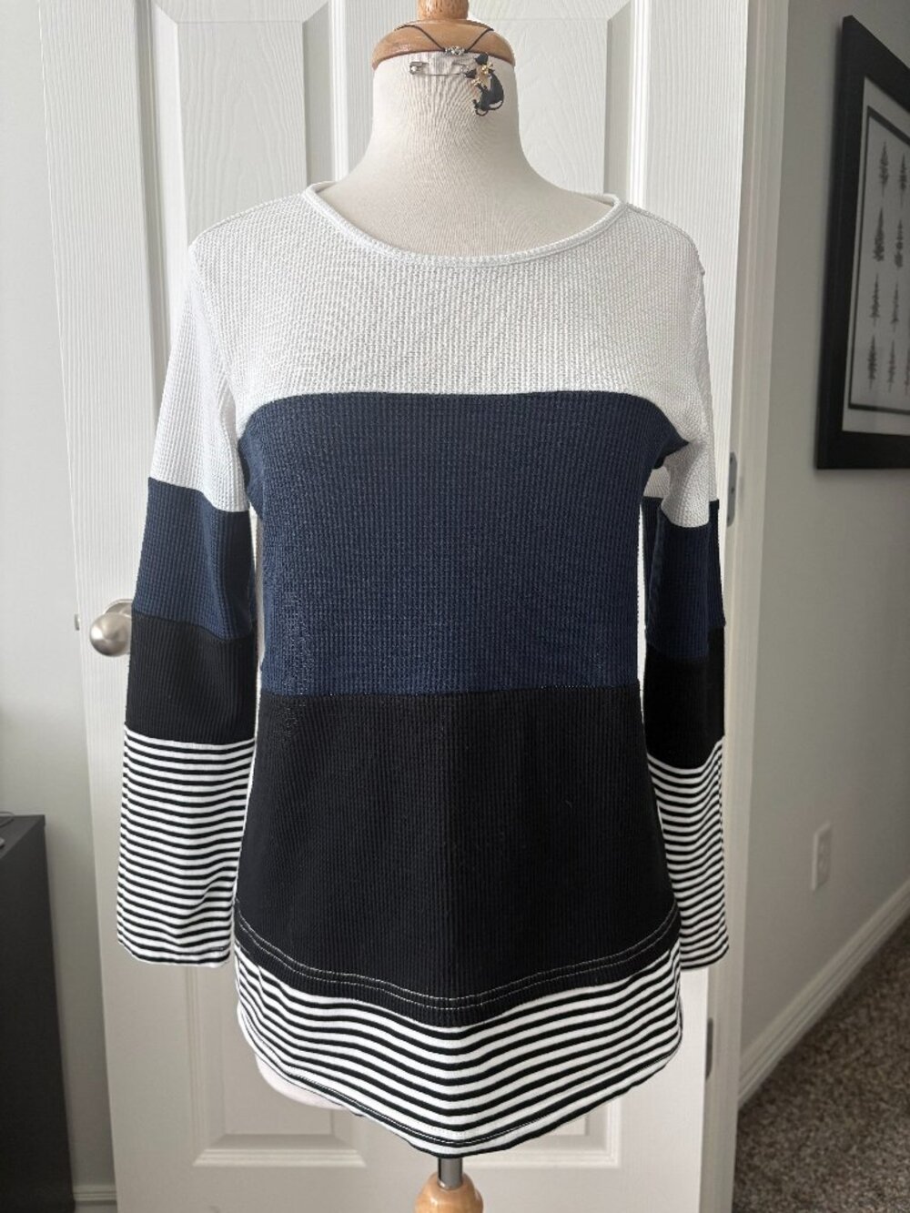 Long Sleeve Color Block Waffle Knit Top Size L White, Blue, Black, Stripes